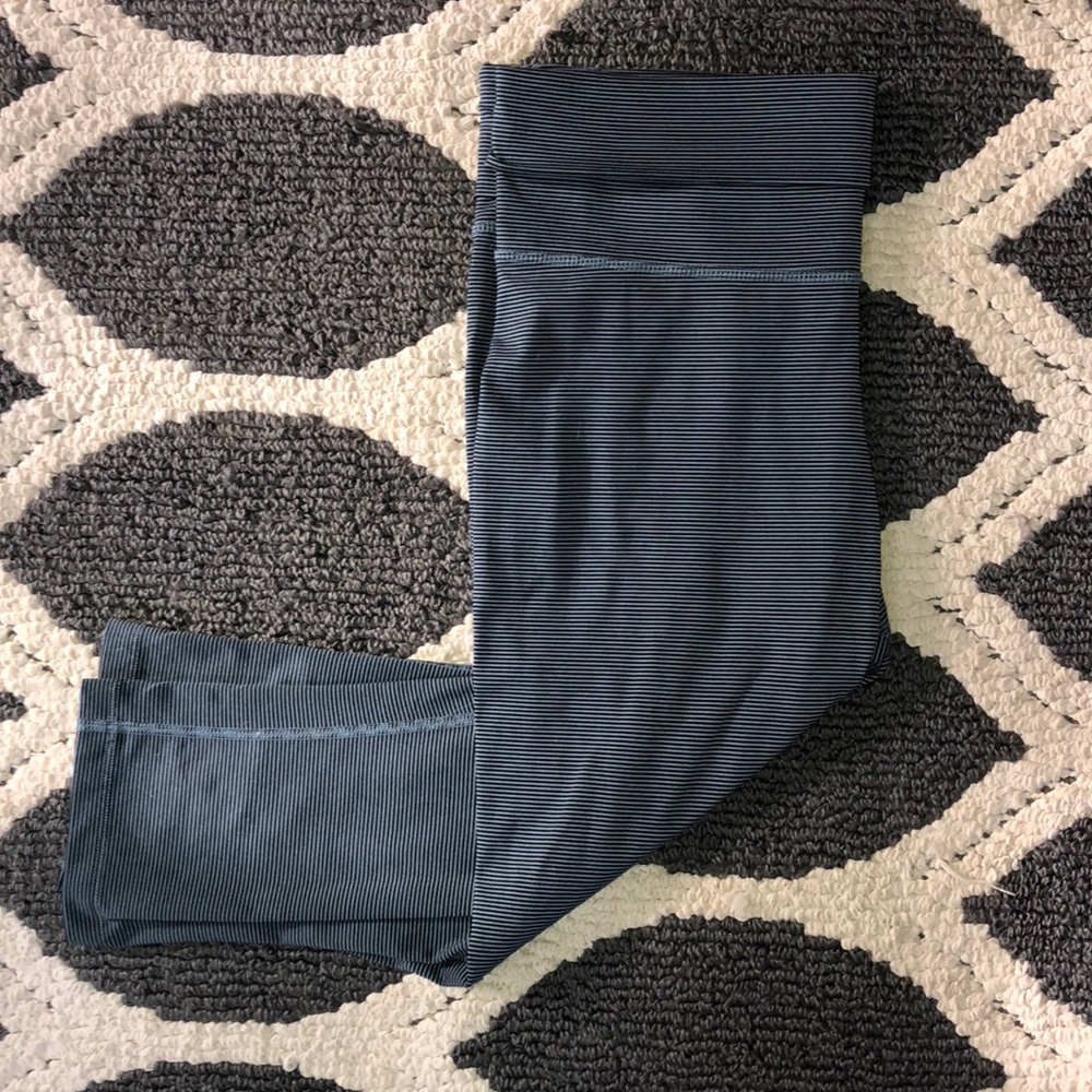 Nike Dri-fit cropped striped leggings
